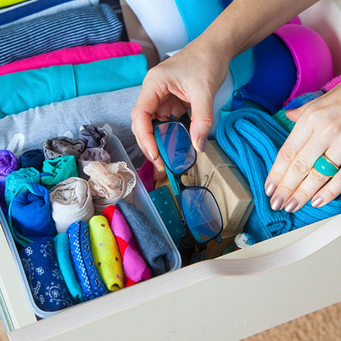 HOW TO ORGANIZE A SMALL CLOSET